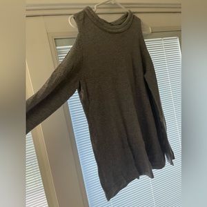 Gray flowing, shoulder cut out sweater